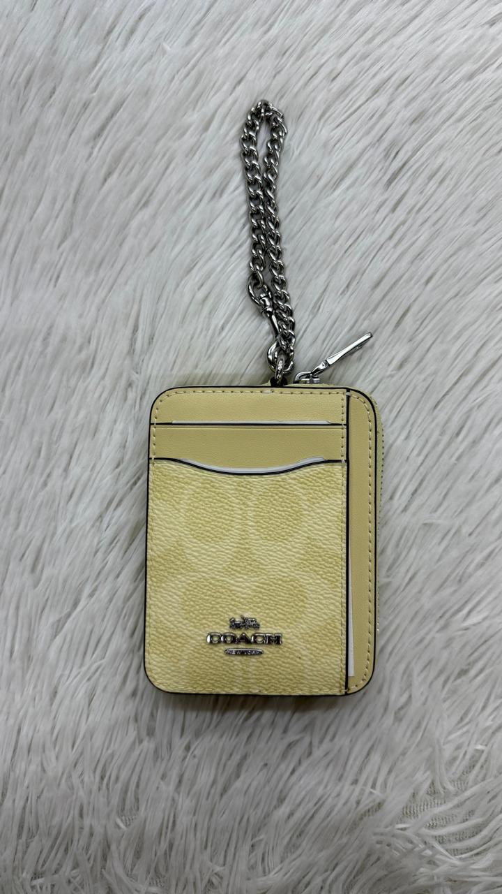 Monedero amarillo Coach