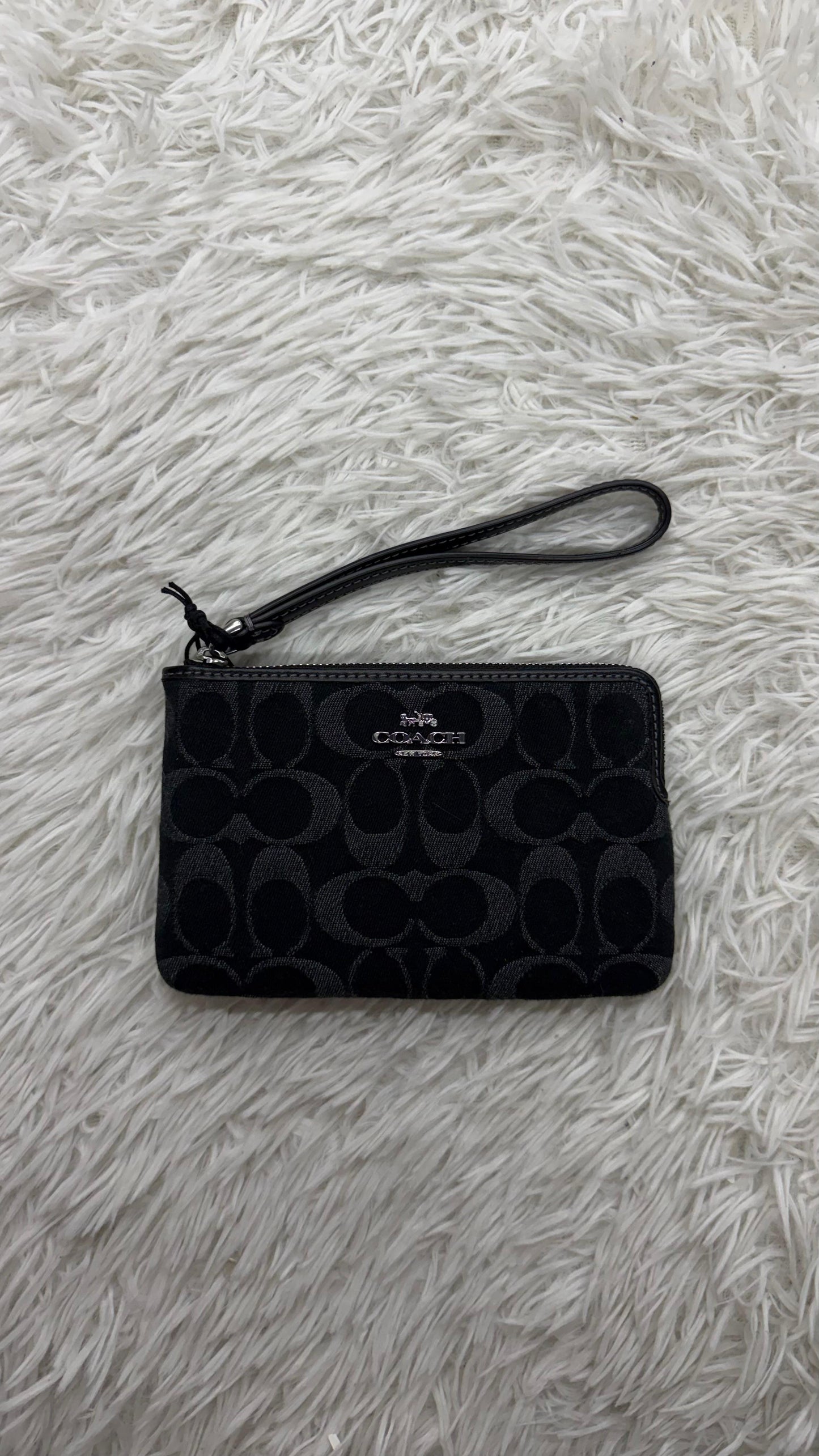 Muñequera negra Coach