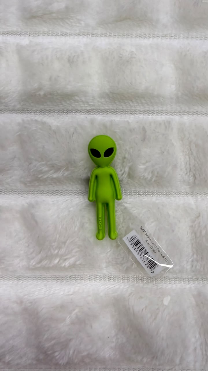 Charm alien Crocs
