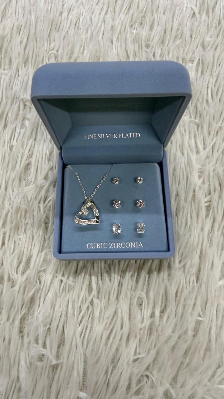 Juego de aretes y collar Danecraft