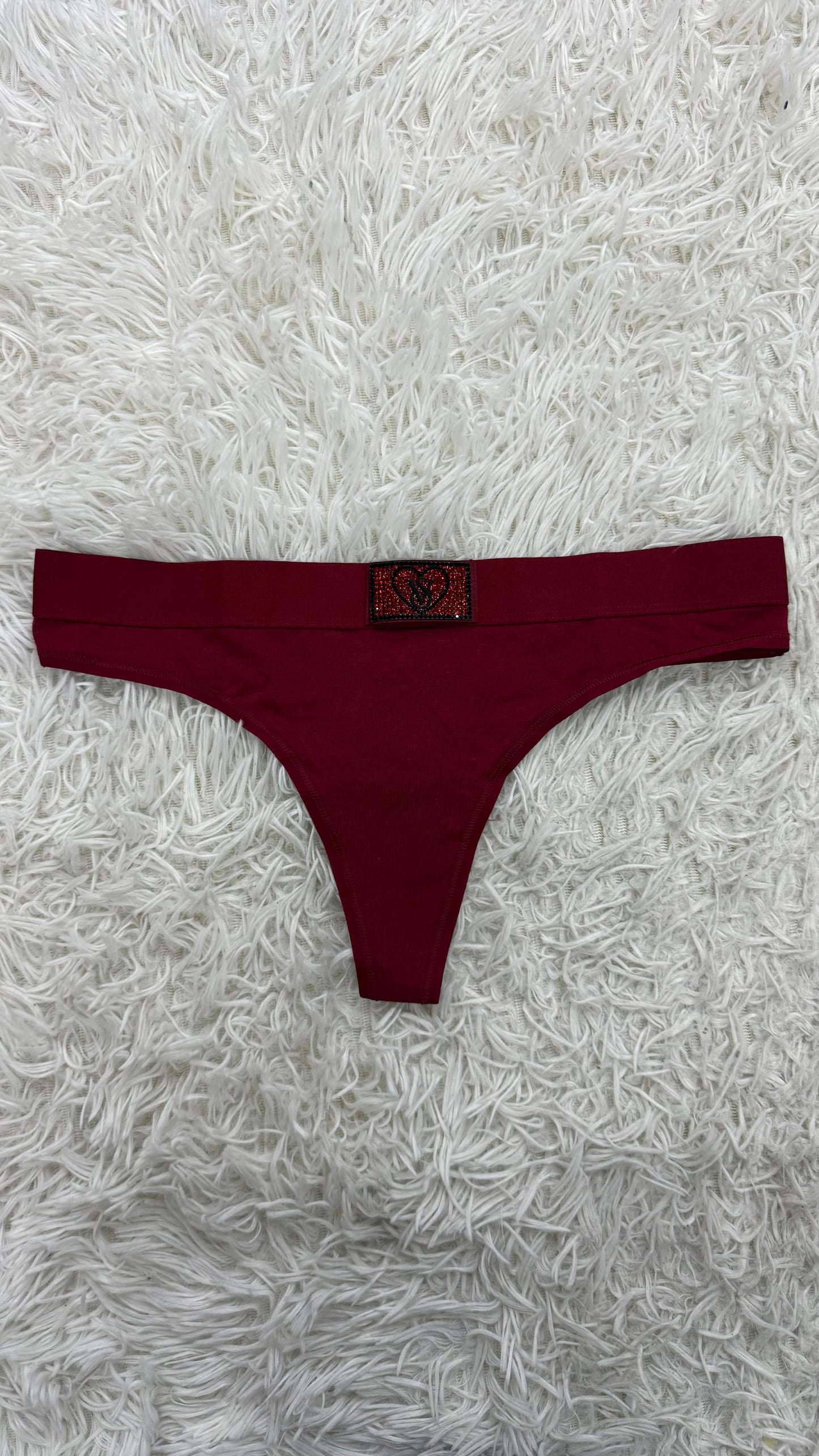 Thong rojo con brillitos M Victoria secret