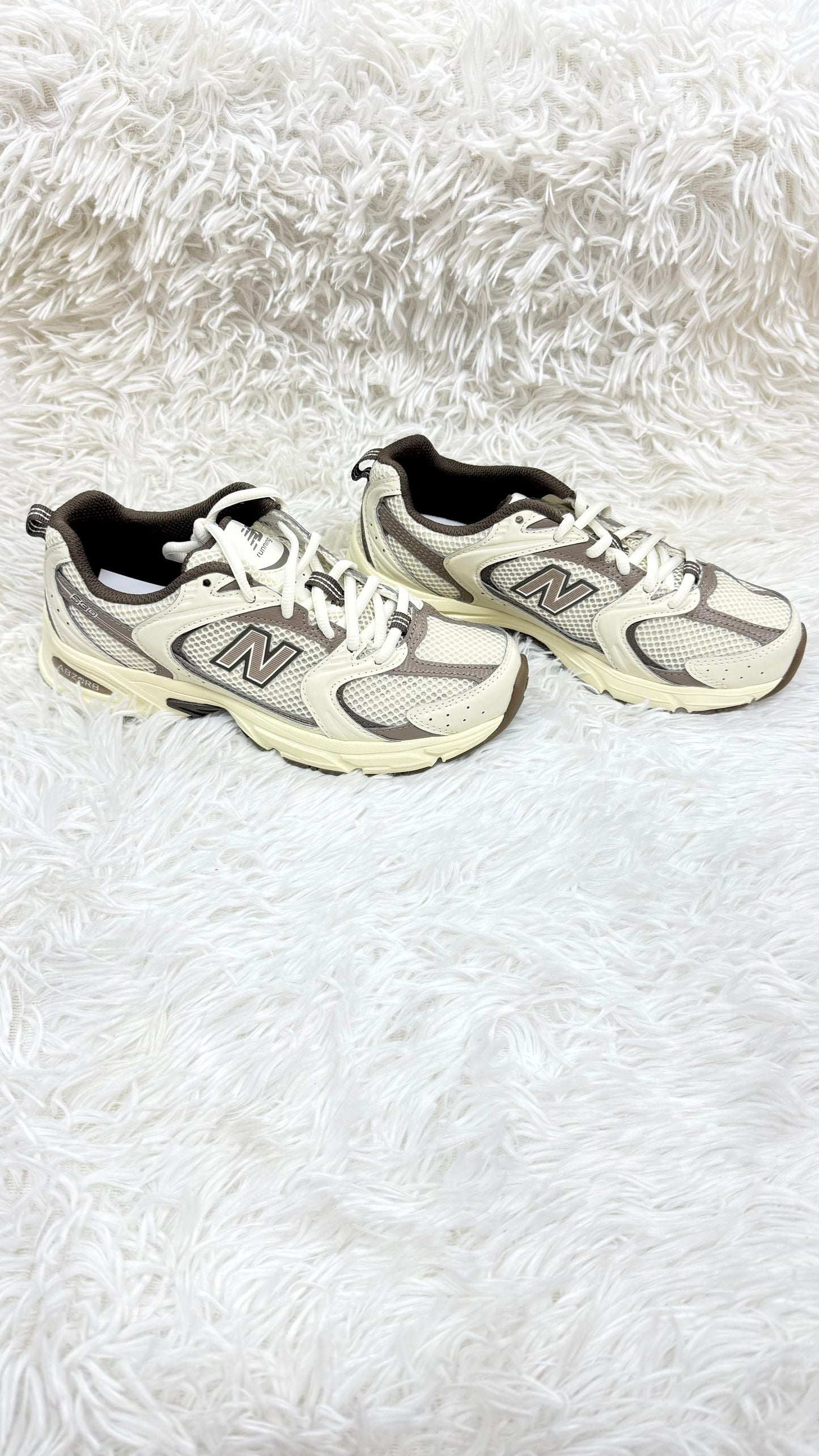 Tenis blancos 23 New Balance