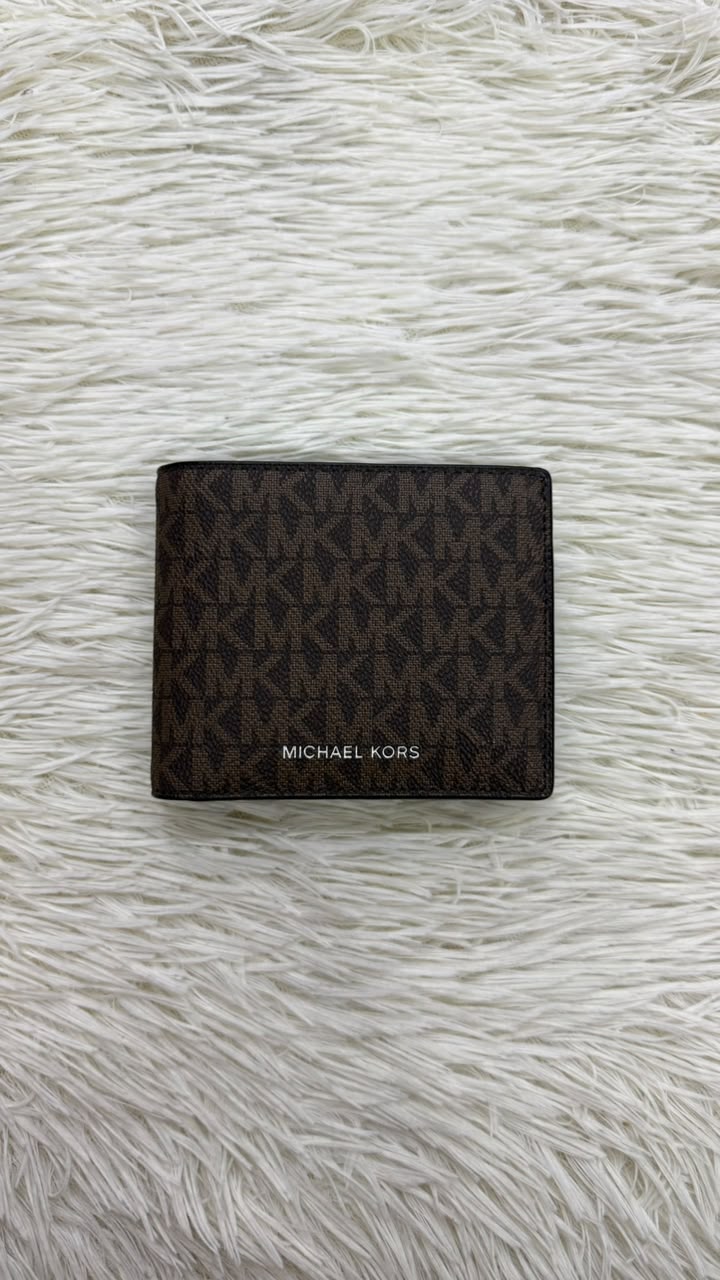Cartera café con tarjetero Michael kors