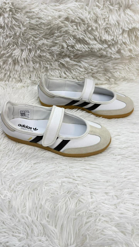 Tenis blancos 24.5 Adidas