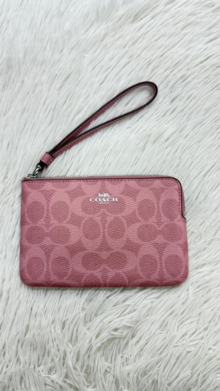 Muñequera rosa Coach