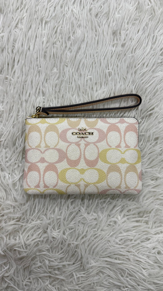 Muñequera crema Coach