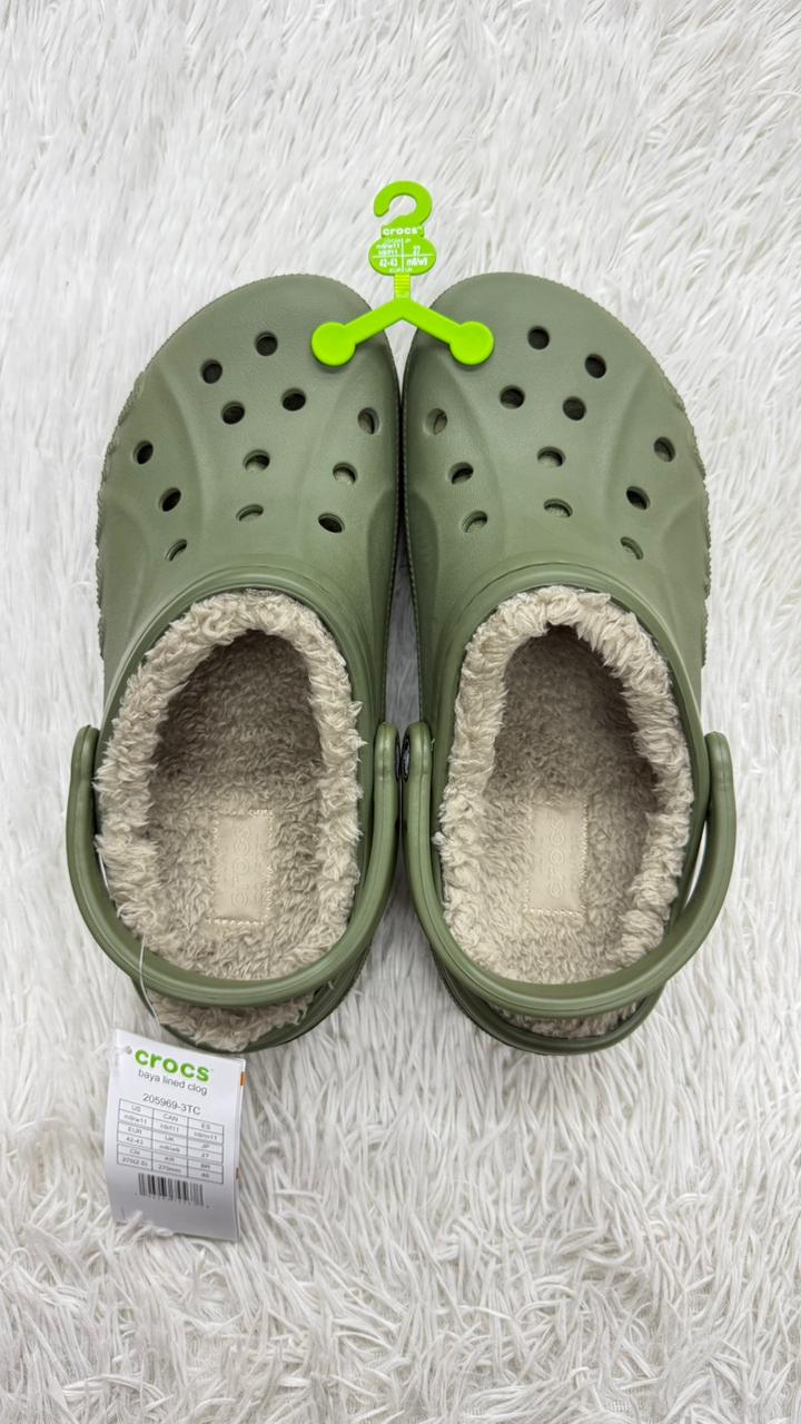 Crocs verdes afelpadas 27