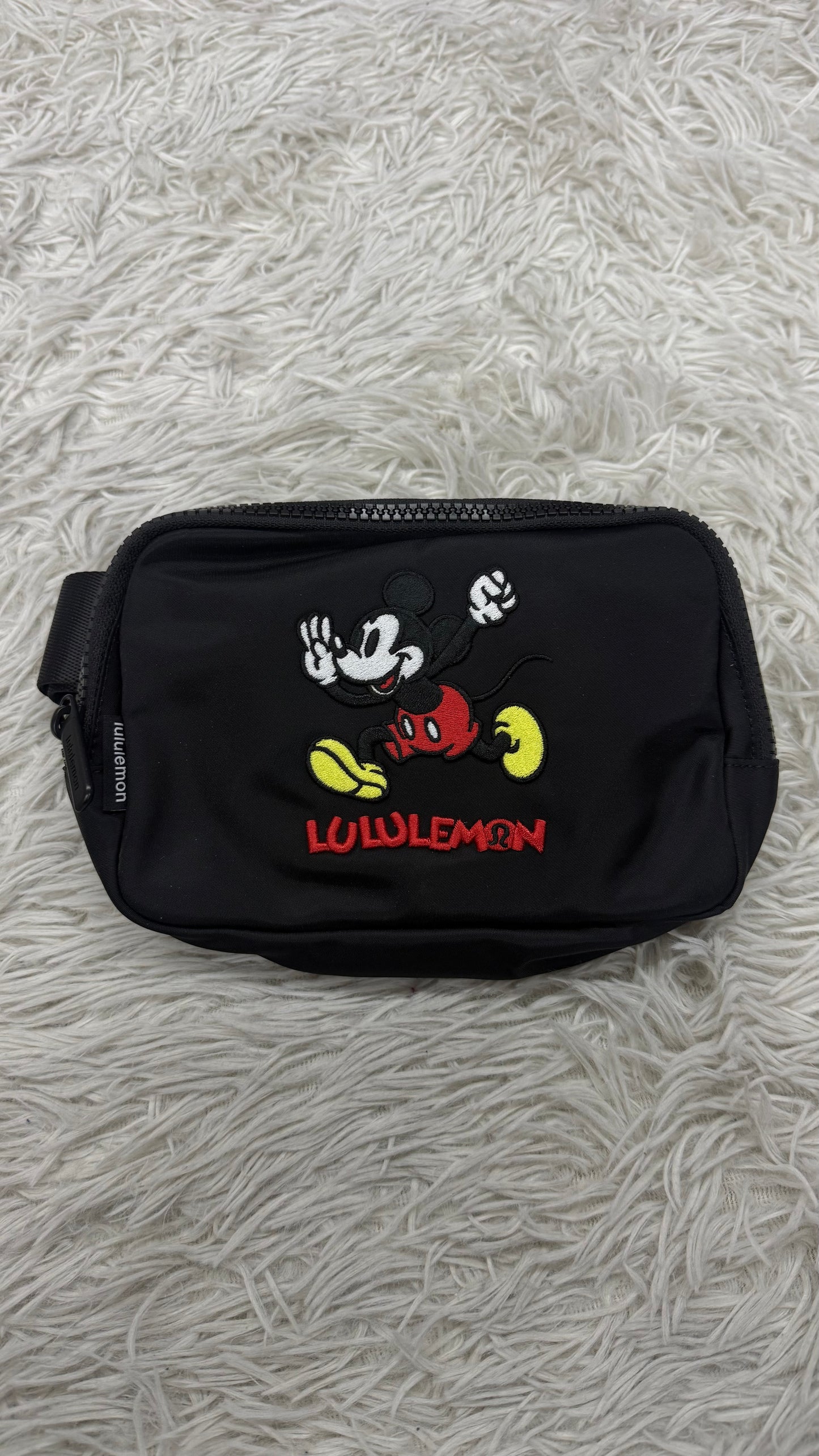 Cangurera Mickey Lululemon