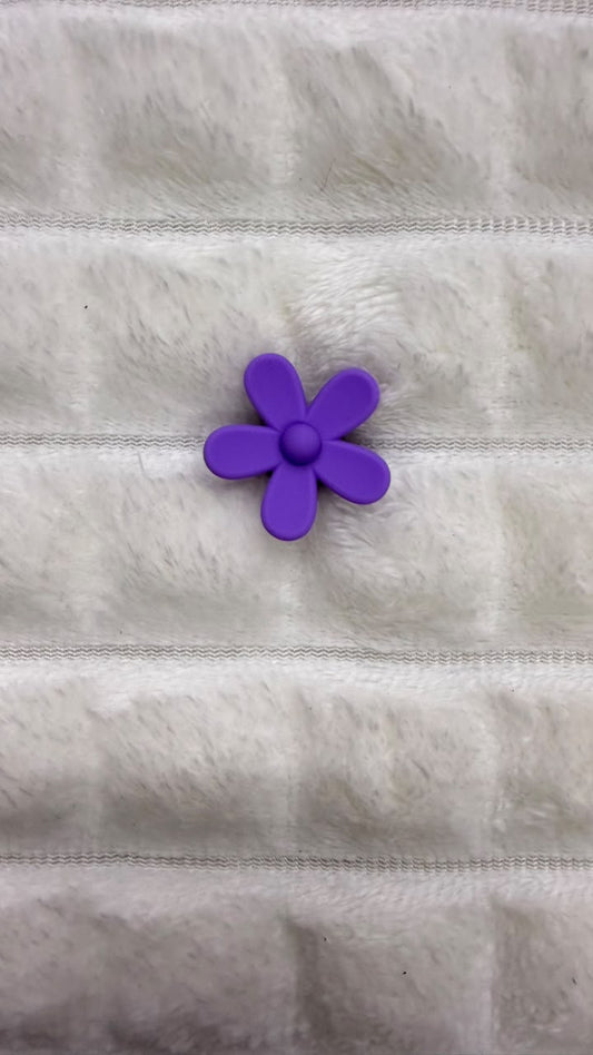 Charm flor morada Crocs