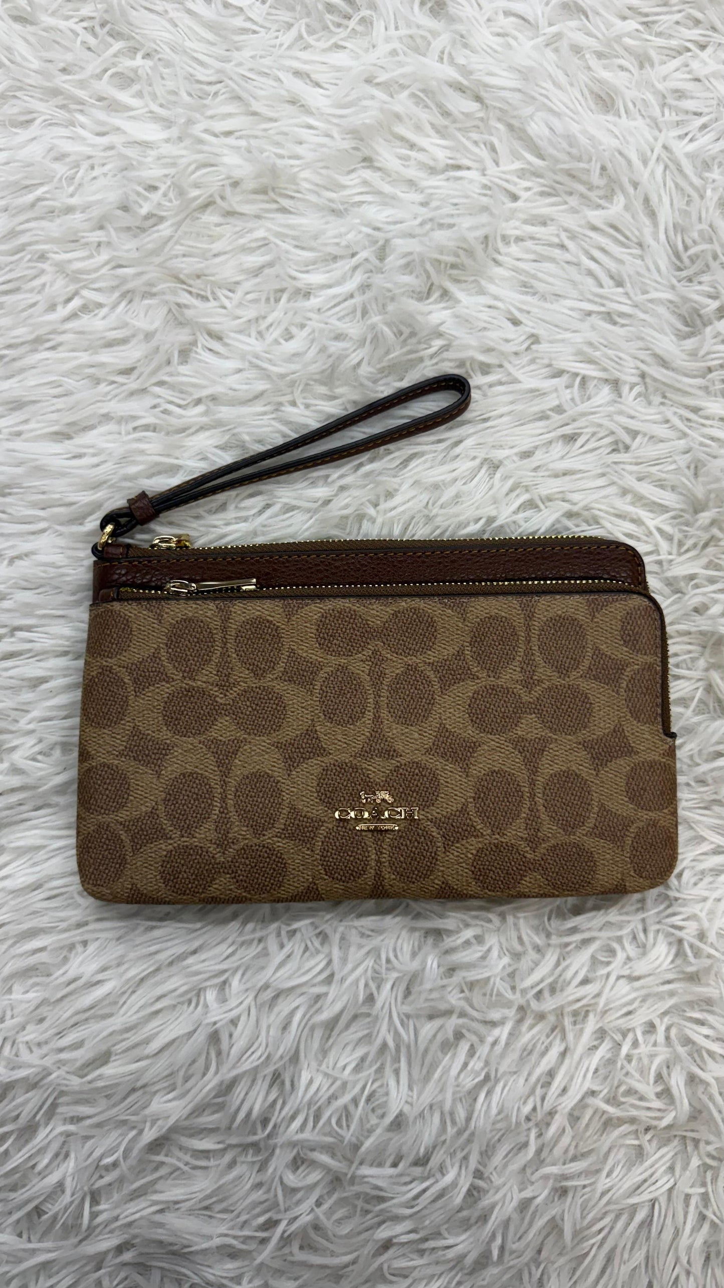 Muñequera café doble cierre Coach