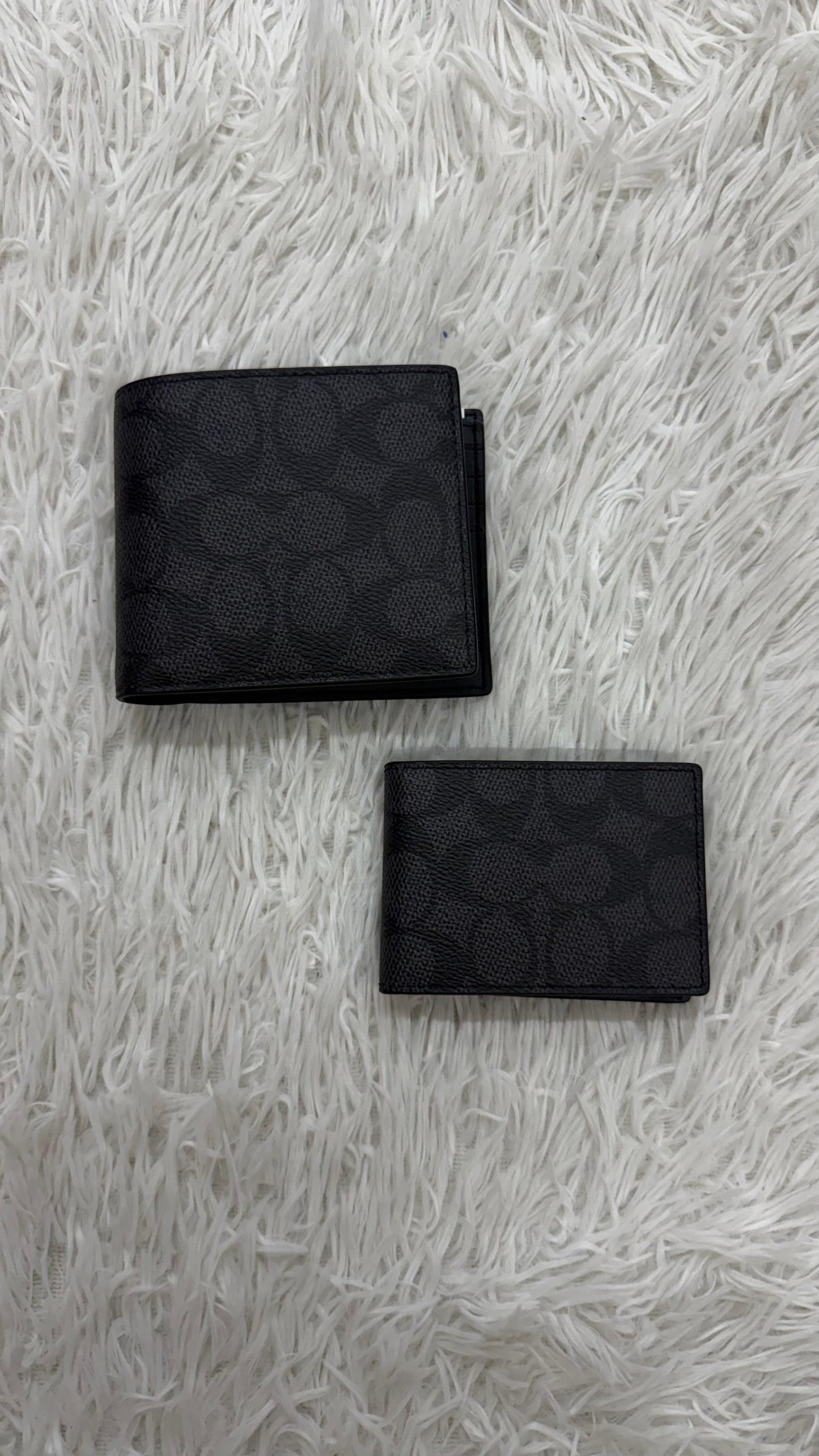 Cartera negra con tarjetero Coach