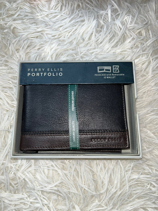 Cartera negra con café Perry Ellis