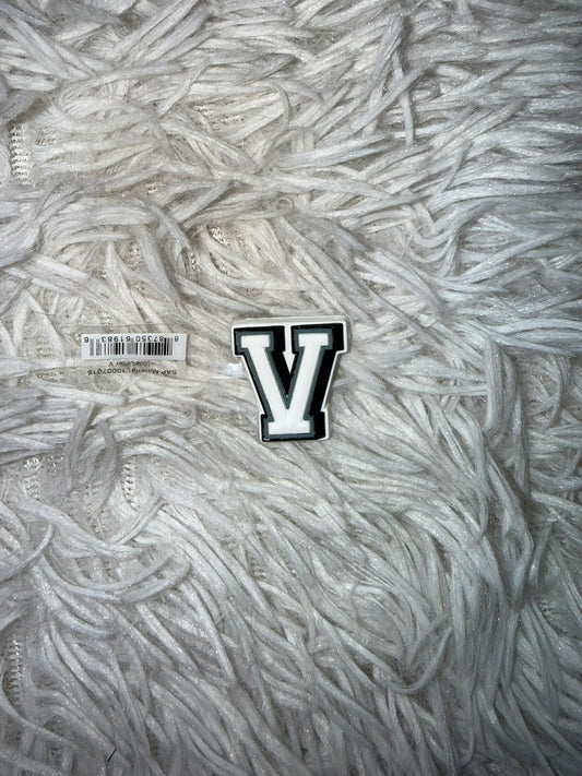 Charm Letra V Crocs