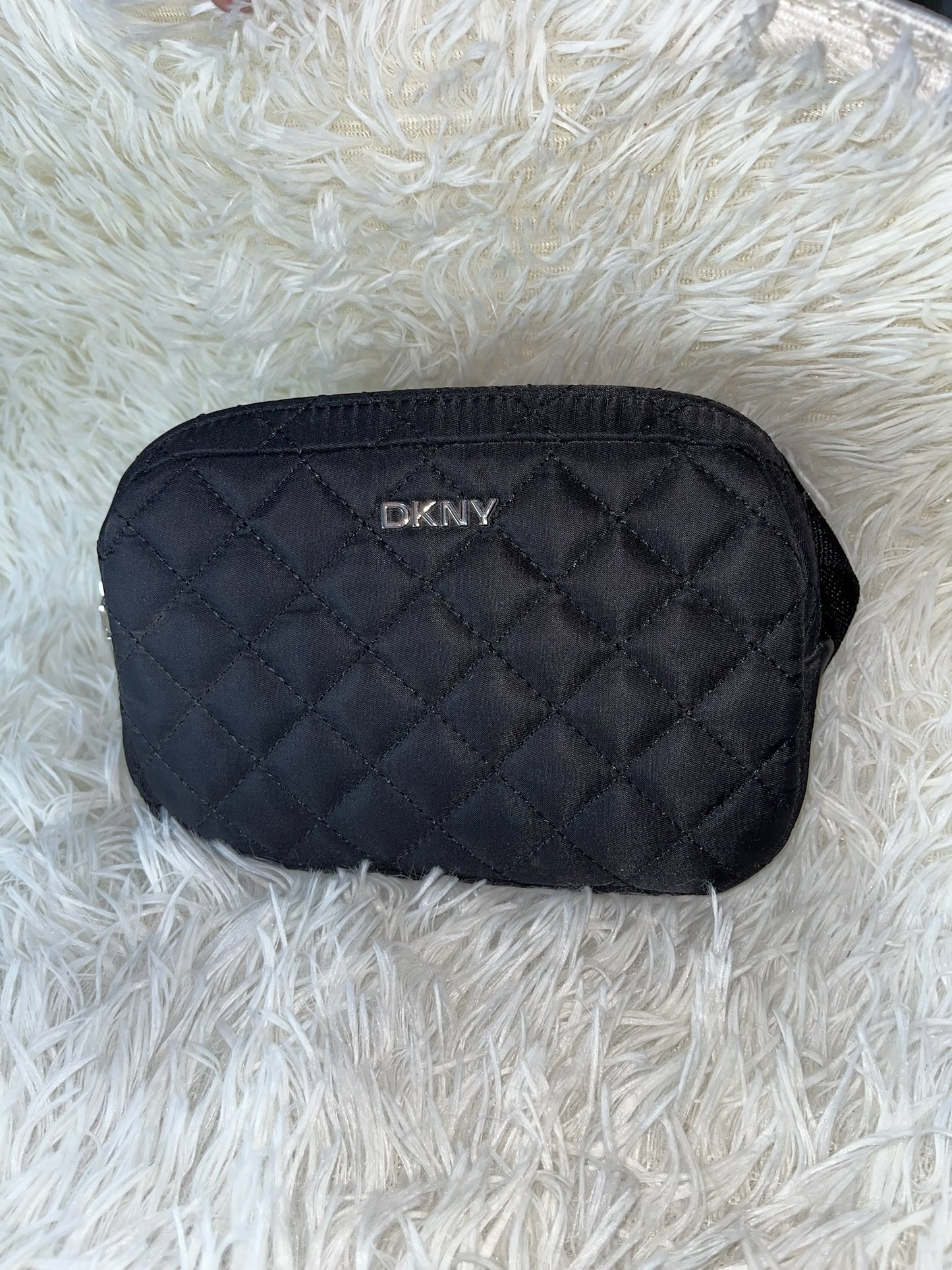 Cangurera negra DKNY