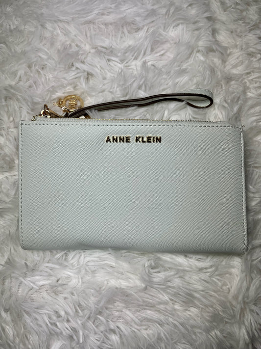 Muñequera blanca Anne Klein
