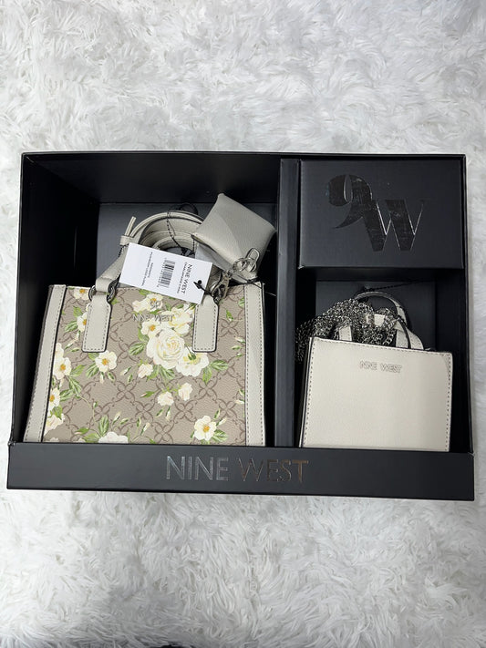 Bolsa Arena con flores Nine West