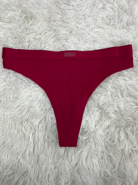 Thong rojo M Steve Madden
