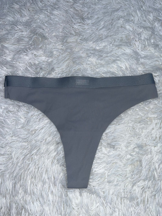 Thong gris M Steve Madden