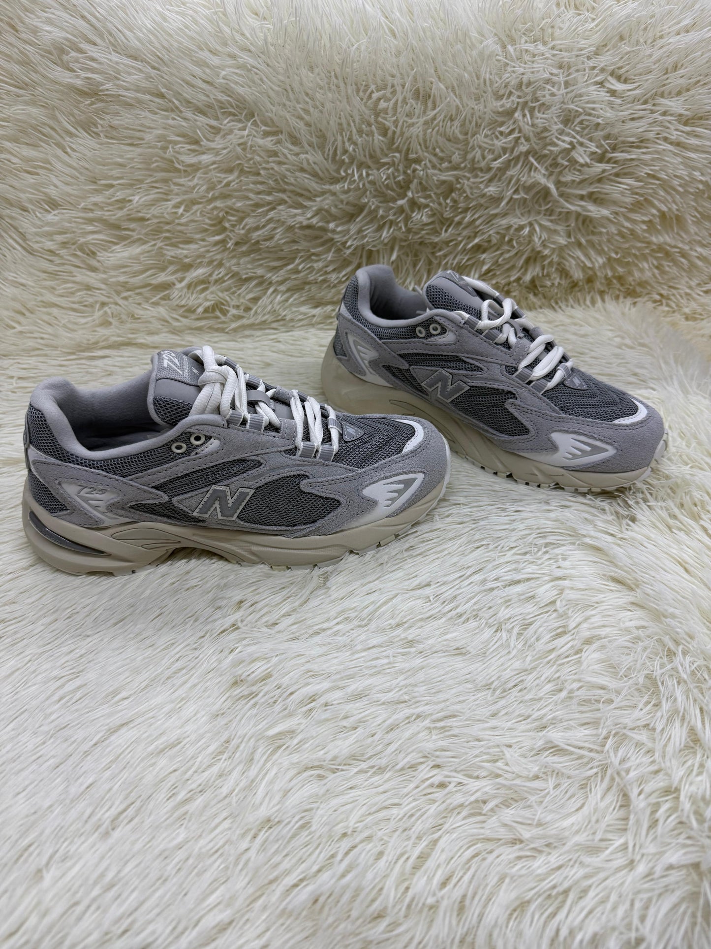 Tenis grises 24.5 New Balance