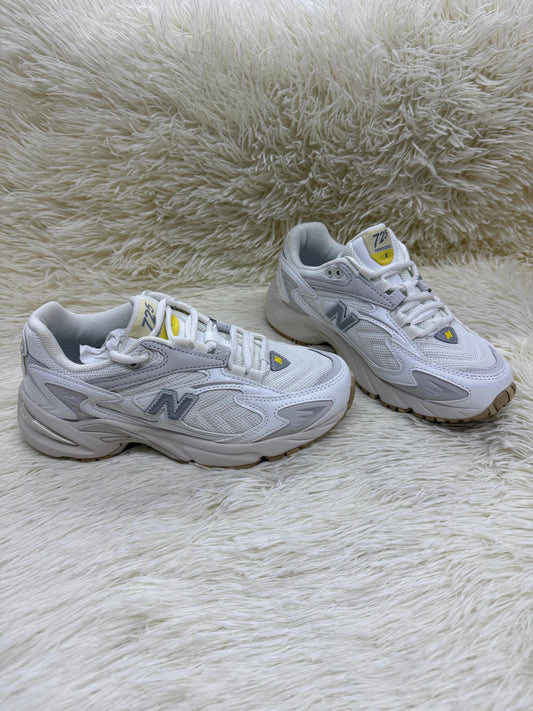 Tenis blancos 23 New Balance