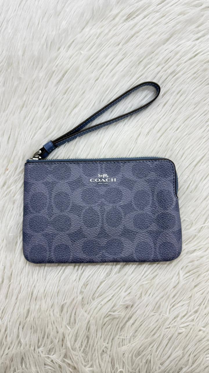 Muñequera azul Coach