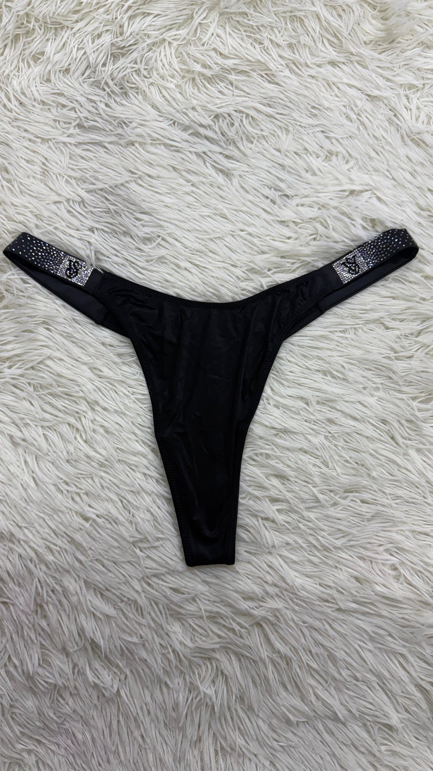 Thong negro con brillitos M Victoria secret