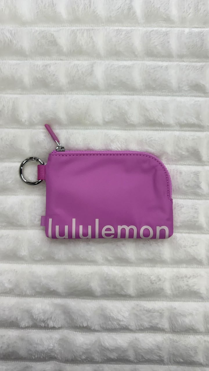 Monedero rosa Lululemon