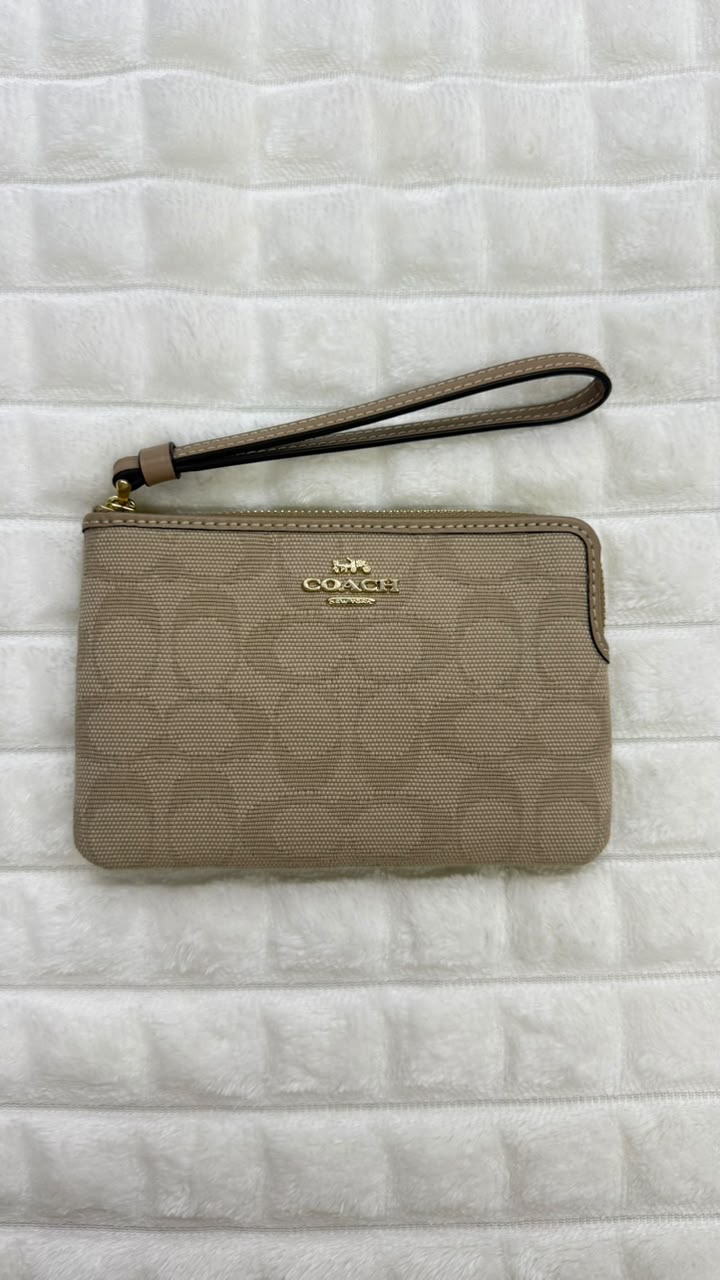 Muñequera beige Coach