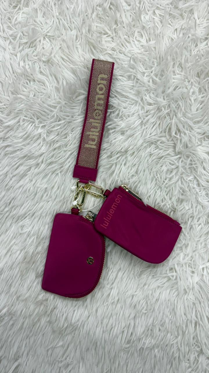 Monedero fucsia Lululemon