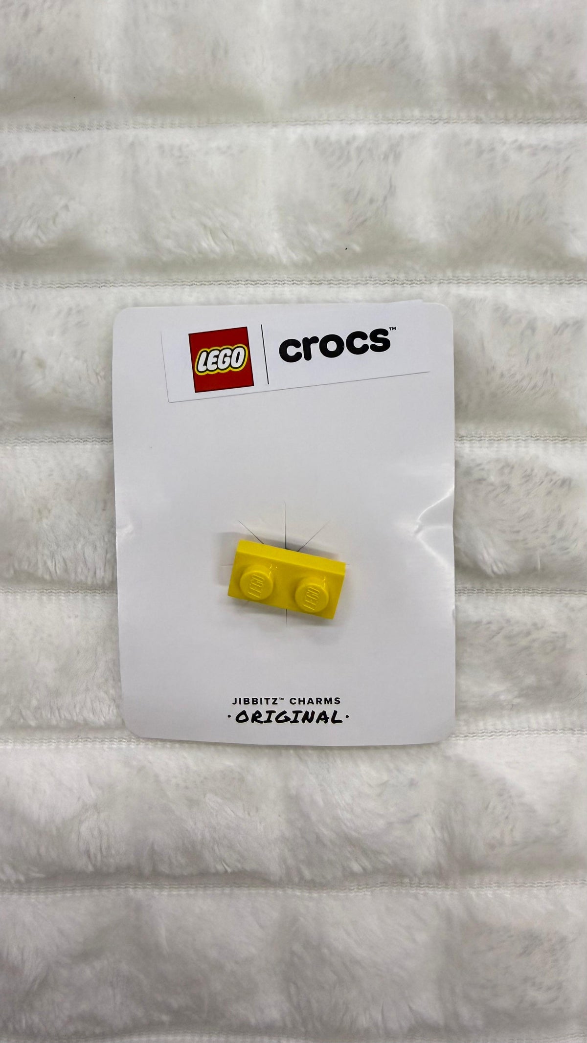 Charm Block amarillo Crocs x Lego