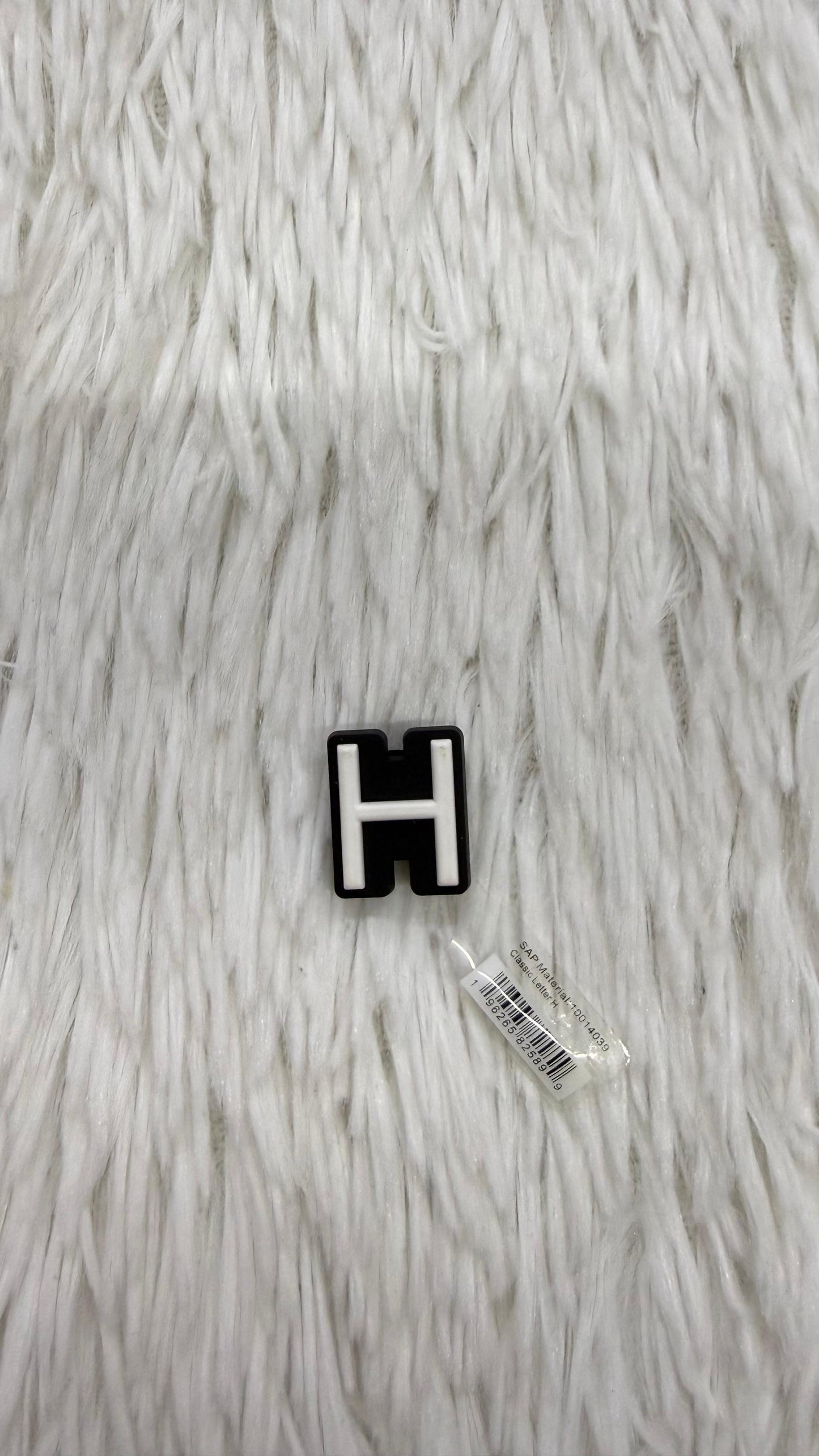 Charm Letra H Crocs