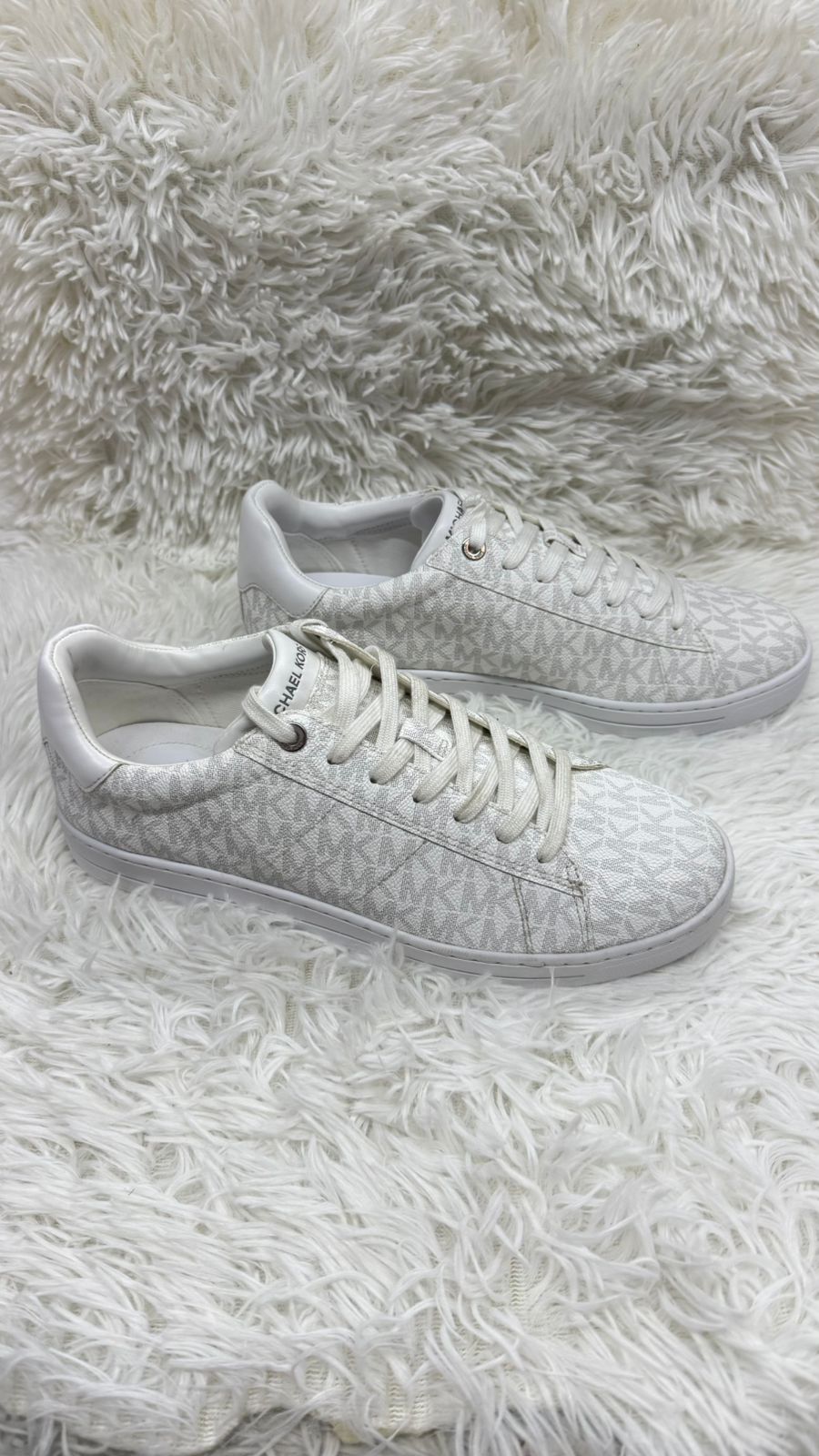 Tenis blancos 26 Michael kors