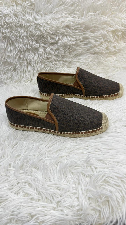 Zapatos cafés 24 Michael kors