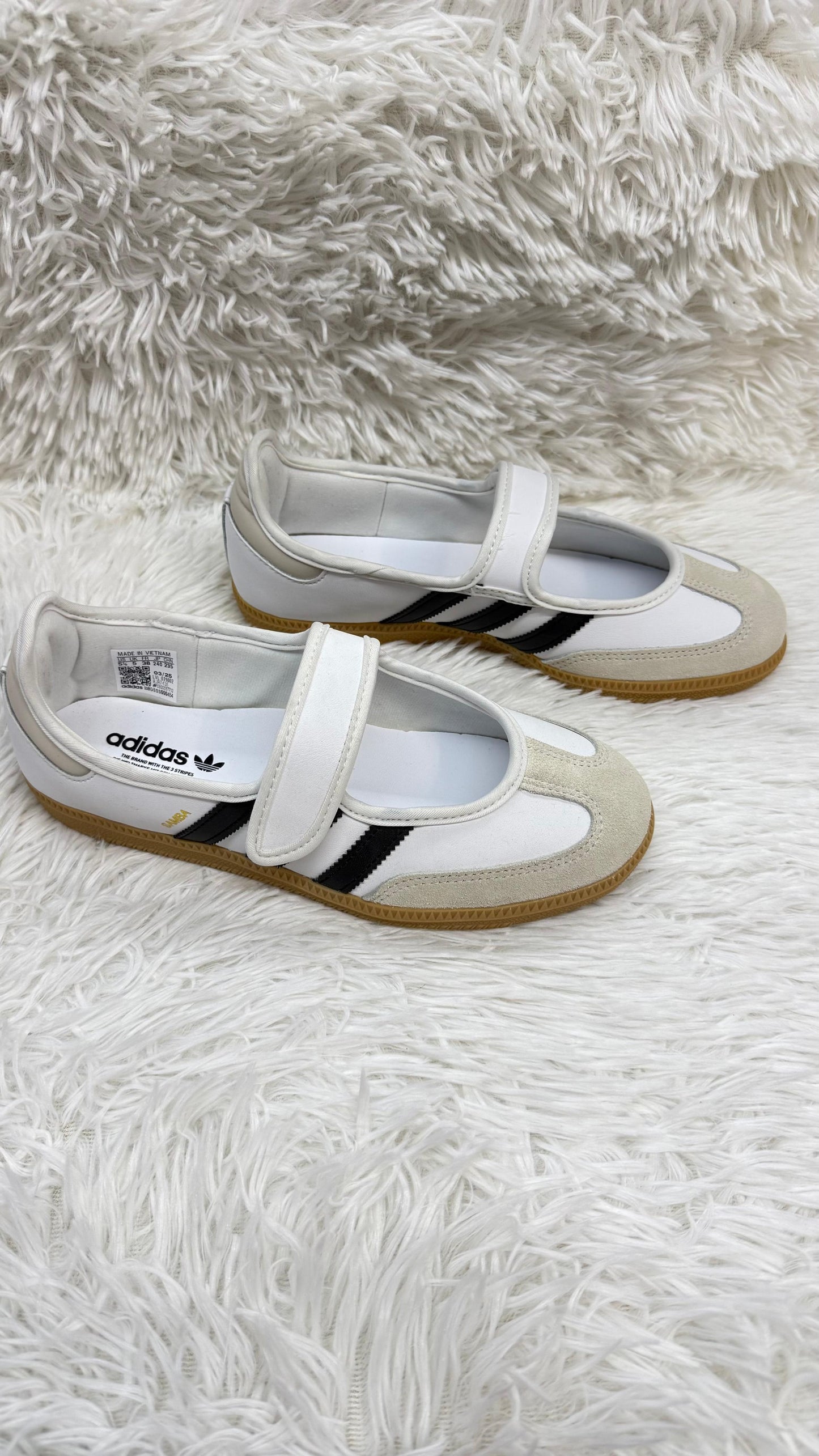 Tenis blancos 24.5 Adidas