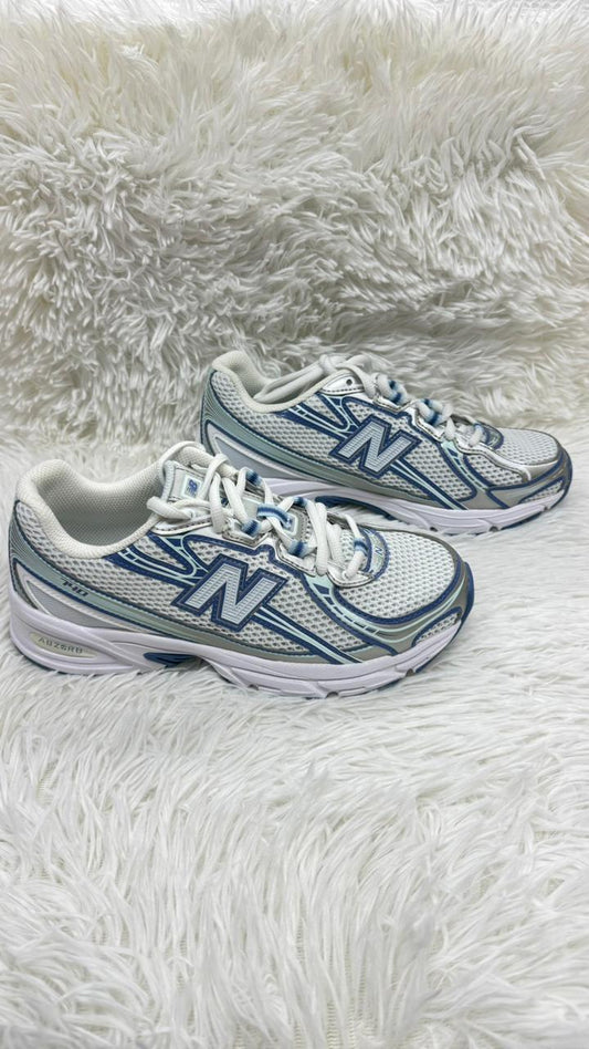 Tenis blancos 25 New balance